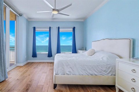 Condo in Madeira Beach, Florida, 4 bedrooms № 2117123 - photo 11