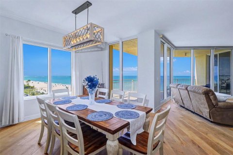 Condo in Madeira Beach, Florida, 4 bedrooms № 2117123 - photo 8