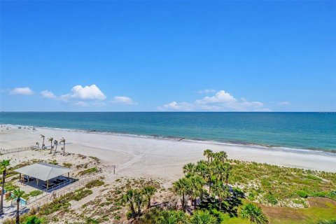 Condo in Madeira Beach, Florida, 4 bedrooms № 2117123 - photo 7