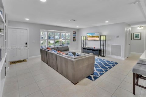 Casa en alquiler en Deerfield Beach, Florida, 3 dormitorios, 143.91 m2 № 2071276 - foto 4