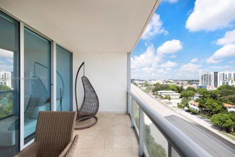 Condo in Miami, Florida, 2 bedrooms  № 1929129 - photo 26