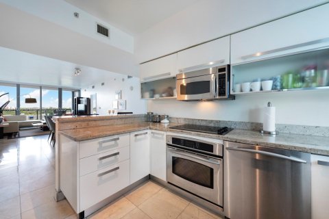 Condo in Miami, Florida, 2 bedrooms  № 1929129 - photo 22