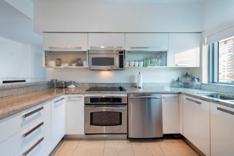 Condo in Miami, Florida, 2 bedrooms  № 1929129 - photo 23