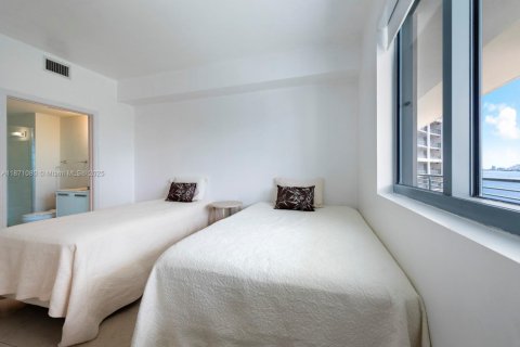 Condo in Miami, Florida, 2 bedrooms  № 1929129 - photo 8