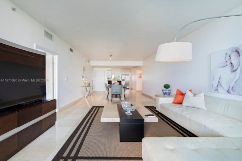 Condo in Miami, Florida, 2 bedrooms  № 1929129 - photo 5