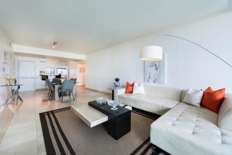 Condo in Miami, Florida, 2 bedrooms  № 1929129 - photo 19