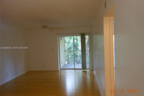Copropriété à louer à Tamarac, Floride: 2 chambres, 95.69 m2 № 2414850 - photo 4