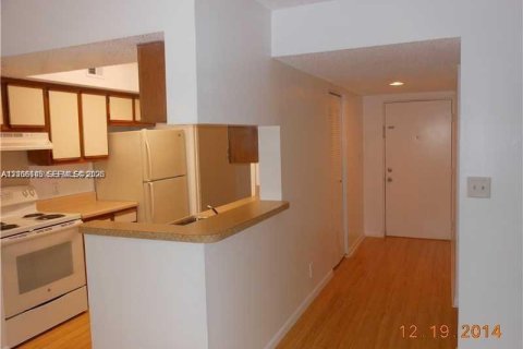 Copropriété à louer à Tamarac, Floride: 2 chambres, 95.69 m2 № 2414850 - photo 2