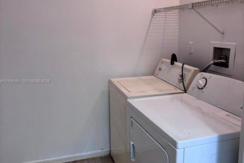 Copropriété à louer à Tamarac, Floride: 2 chambres, 95.69 m2 № 2414850 - photo 9