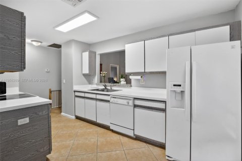 Casa en venta en Plantation, Florida, 3 dormitorios, 149.39 m2 № 2011167 - foto 12