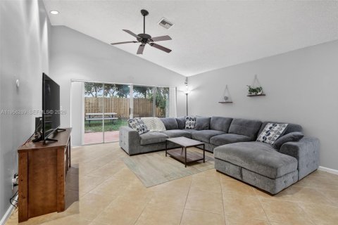 Casa en venta en Plantation, Florida, 3 dormitorios, 149.39 m2 № 2011167 - foto 4