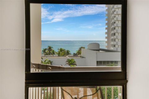 Condominio en venta en Pompano Beach, Florida, 2 dormitorios, 142.14 m2 № 2034354 - foto 21