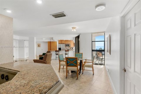 Condominio en venta en Pompano Beach, Florida, 2 dormitorios, 142.14 m2 № 2034354 - foto 16