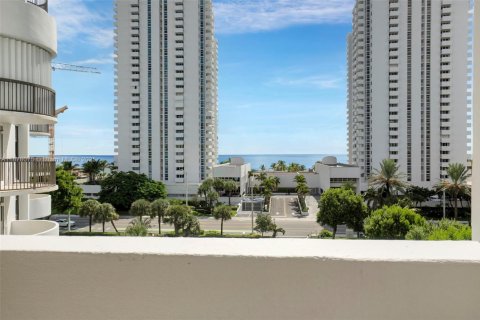 Condominio en venta en Pompano Beach, Florida, 2 dormitorios, 142.14 m2 № 2034354 - foto 28