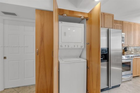 Condominio en venta en Pompano Beach, Florida, 2 dormitorios, 142.14 m2 № 2034354 - foto 5