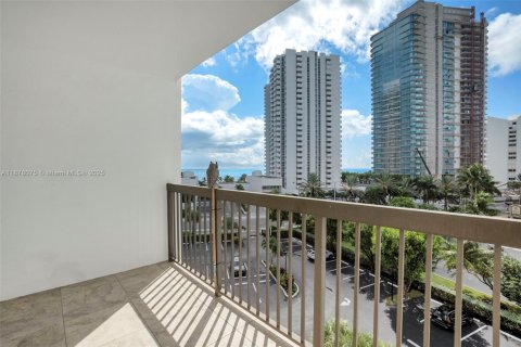 Condominio en venta en Pompano Beach, Florida, 2 dormitorios, 142.14 m2 № 2034354 - foto 30