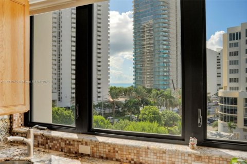 Condominio en venta en Pompano Beach, Florida, 2 dormitorios, 142.14 m2 № 2034354 - foto 3