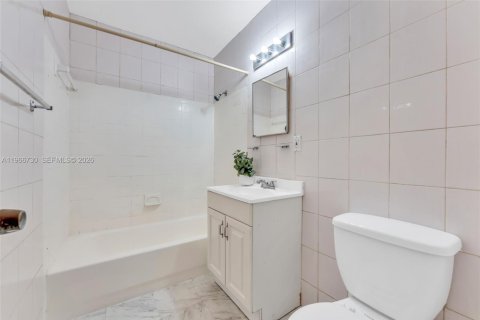 Купить кондоминиум в Саут-Майами, Флорида 3 спальни, 90.12м2, № 2028966 - фото 8