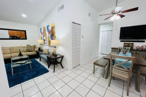 Снять в аренду квартиру в Майами, Флорида 2 спальни, 70.61м2, № 2034438 - фото 17