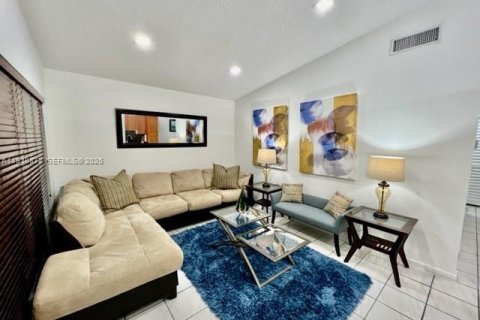 Снять в аренду квартиру в Майами, Флорида 2 спальни, 70.61м2, № 2034438 - фото 29