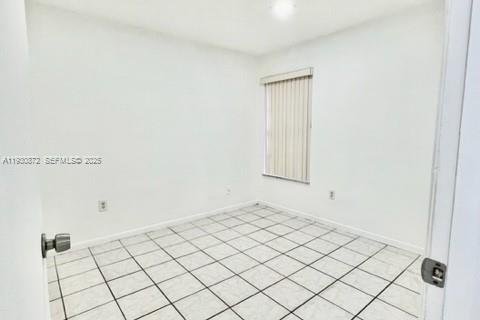 Снять в аренду квартиру в Майами, Флорида 2 спальни, 70.61м2, № 2034438 - фото 5