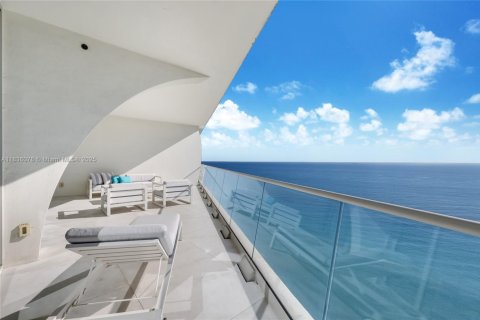 Condominio en venta en Sunny Isles Beach, Florida, 3 dormitorios, 270.62 m2 № 1820202 - foto 12