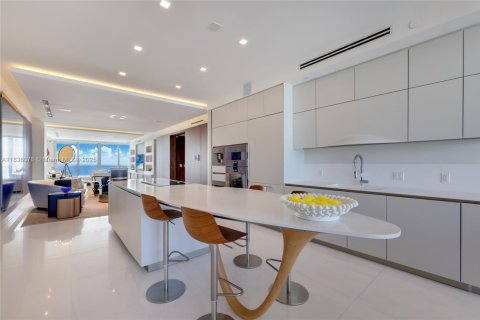 Condominio en venta en Sunny Isles Beach, Florida, 3 dormitorios, 270.62 m2 № 1820202 - foto 9
