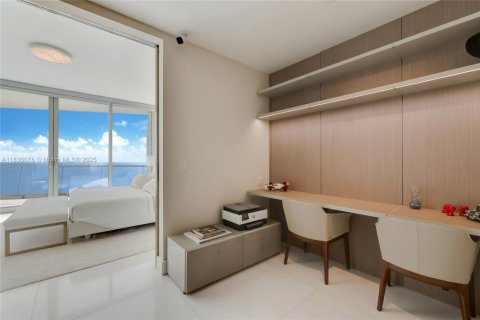 Condominio en venta en Sunny Isles Beach, Florida, 3 dormitorios, 270.62 m2 № 1820202 - foto 19