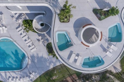 Condominio en venta en Sunny Isles Beach, Florida, 3 dormitorios, 270.62 m2 № 1820202 - foto 30