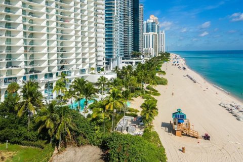 Condominio en venta en Sunny Isles Beach, Florida, 3 dormitorios, 270.62 m2 № 1820202 - foto 27