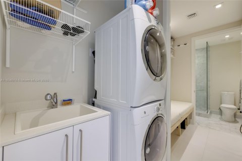 Condominio en venta en Sunny Isles Beach, Florida, 3 dormitorios, 270.62 m2 № 1820202 - foto 24