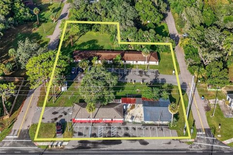 Immobilier commercial à Umatilla, Floride 438.59 m2 № 2130605