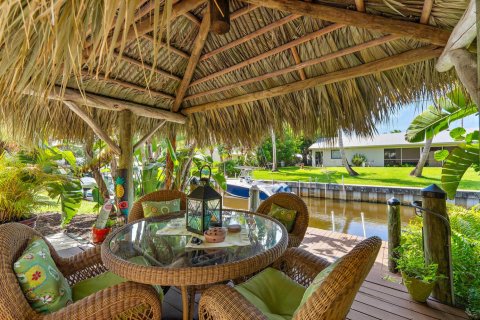 House in Jupiter, Florida 3 bedrooms, 260.87 sq.m. № 2190173 - photo 13