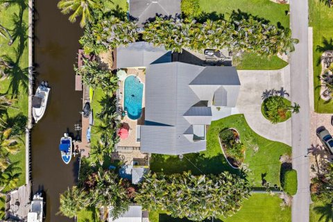 House in Jupiter, Florida 3 bedrooms, 260.87 sq.m. № 2190173 - photo 19