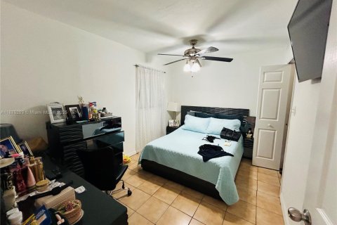 House in Hialeah, Florida 5 bedrooms, 161.65 sq.m. № 1926229 - photo 6