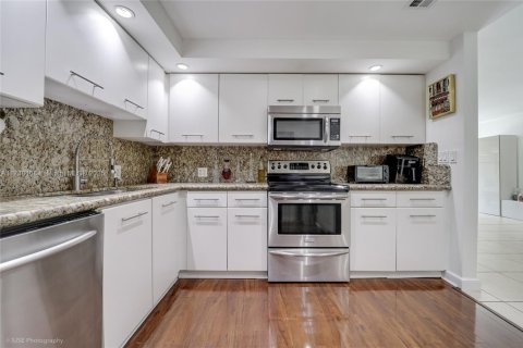 Condo in Key Biscayne, Florida, 2 bedrooms  № 1864070 - photo 6