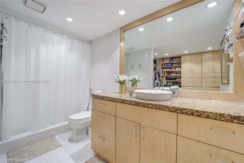 Condo in Key Biscayne, Florida, 2 bedrooms  № 1864070 - photo 9