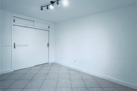 Снять в аренду кондоминиум в Майами-Бич, Флорида 1 спальня, 65.03м2, № 1987709 - фото 7