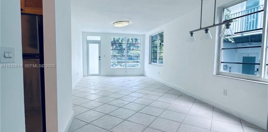 Кондоминиум с 1 спальней в Майами-Бич, Флорида № 1987709