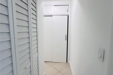 Снять в аренду кондоминиум в Майами-Бич, Флорида 1 спальня, 65.03м2, № 1987709 - фото 12