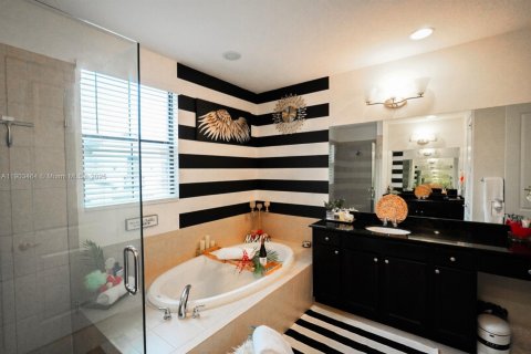 Townhouse in Sunrise, Florida 4 bedrooms, 273.32 sq.m. № 2076902 - photo 29