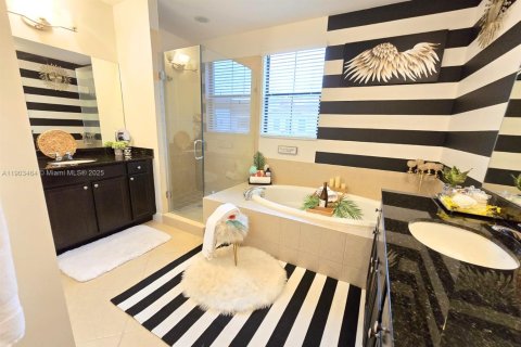 Townhouse in Sunrise, Florida 4 bedrooms, 273.32 sq.m. № 2076902 - photo 30