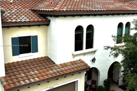 Townhouse in Sunrise, Florida 4 bedrooms, 273.32 sq.m. № 2076902 - photo 2