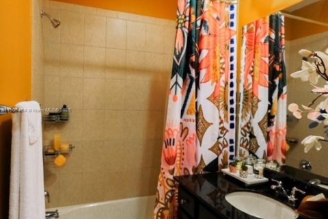 Townhouse in Sunrise, Florida 4 bedrooms, 273.32 sq.m. № 2076902 - photo 22