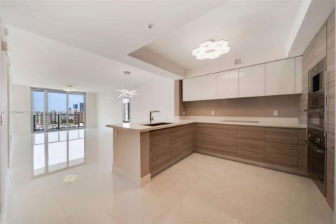 Copropriété à vendre à Sunny Isles Beach, Floride: 2 chambres, 141.58 m2 № 1811603 - photo 1