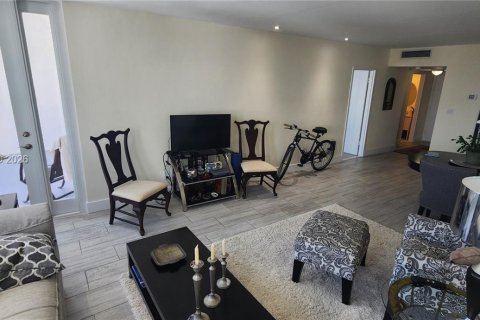 Copropriété à louer à Miami Beach, Floride: 1 chambre, 91.04 m2 № 2086008 - photo 17