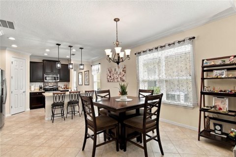Villa ou maison à vendre à Poinciana, Floride: 2 chambres, 158.21 m2 № 2427333 - photo 11
