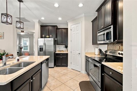 Villa ou maison à vendre à Poinciana, Floride: 2 chambres, 158.21 m2 № 2427333 - photo 5
