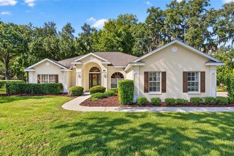 Villa ou maison à vendre à Fruitland Park, Floride: 3 chambres, 251.21 m2 № 2433425 - photo 2