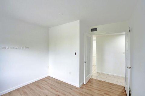 Copropriété à louer à Hollywood, Floride: 3 chambres, 201.41 m2 № 1922611 - photo 29